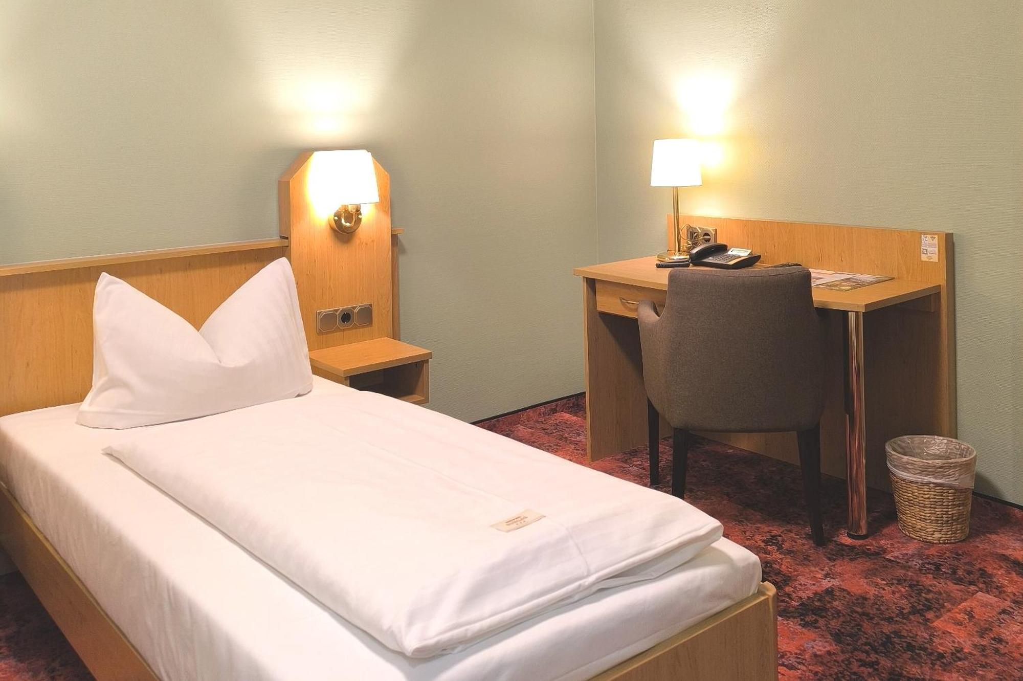 Hotel Burgas Stassfurt Eksteriør billede
